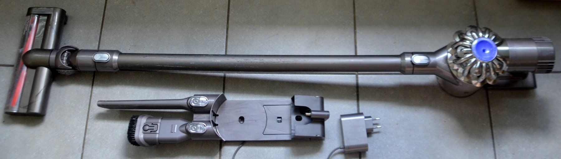 Dyson Staubsauger & Zubehör: Staubsauger Dyson V6 aspirateur – Gebraucht aus Collonges von arashee