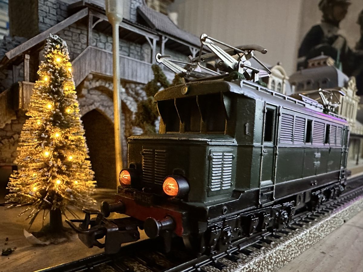 Märklin Modellini di ferrovie: Märklin SET 800 DB BR E44 – Usato da Lupsingen venduto da New-Haven