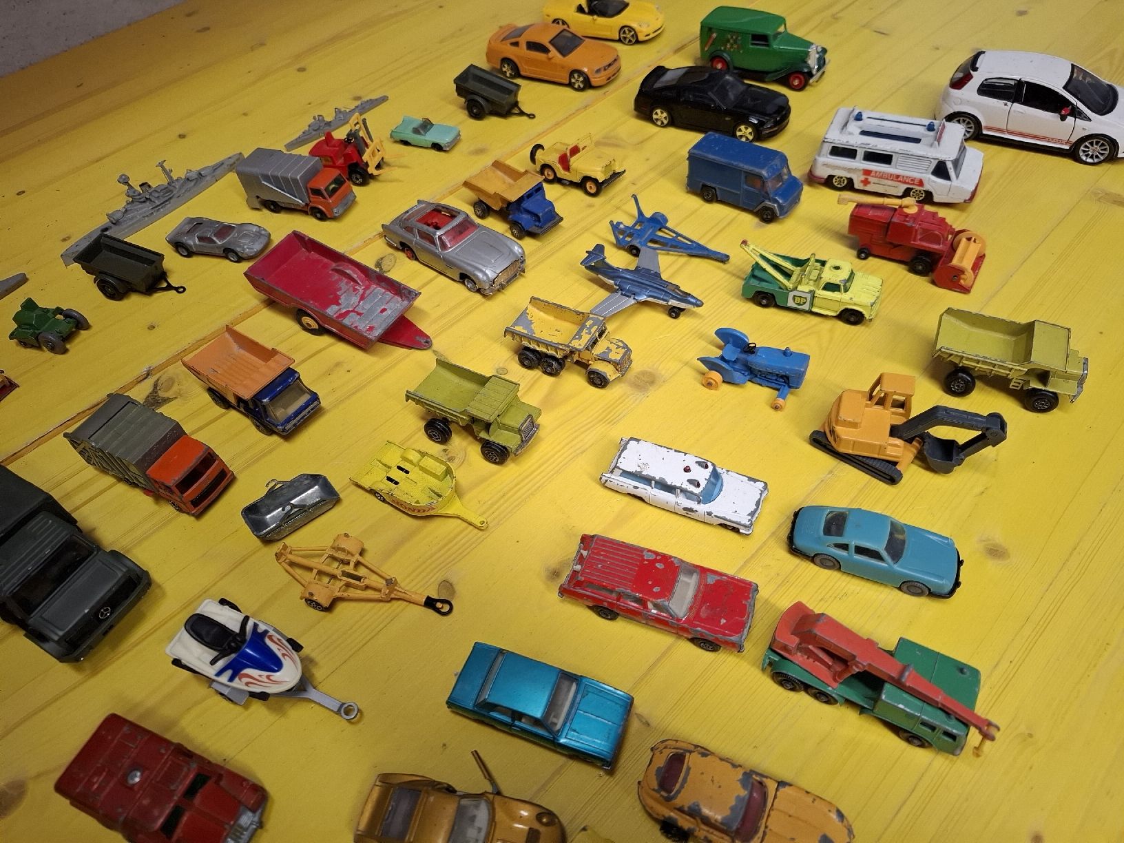 Dinky Toys Modellini d'auto: Grosse Sammlung Modellautos diverse Marken bespielt – Usato da St.Gallen venduto da bpeter01 9
