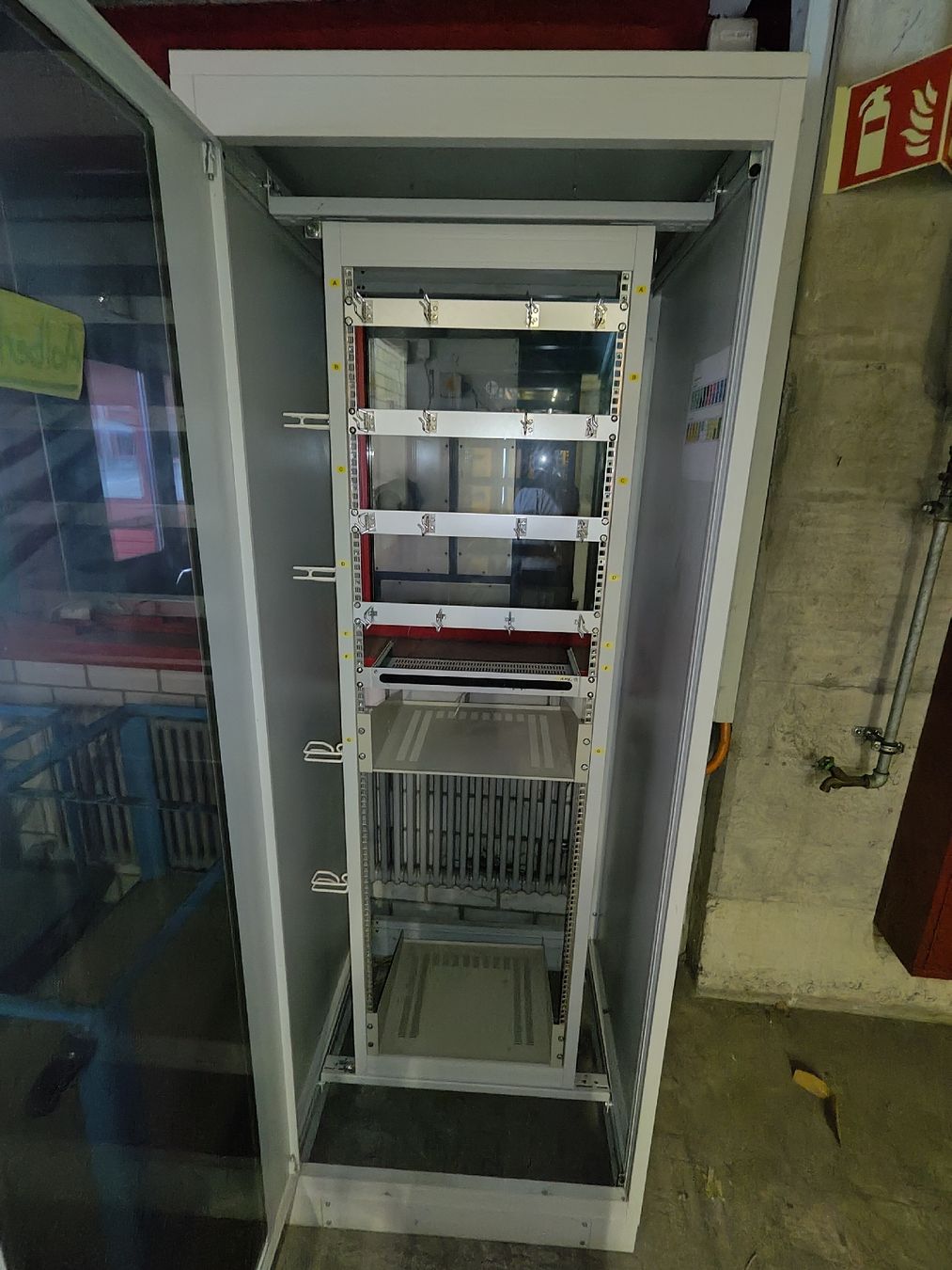 Armadi: serverschrank – Usato da Altdorf UR venduto da cue_mf9b