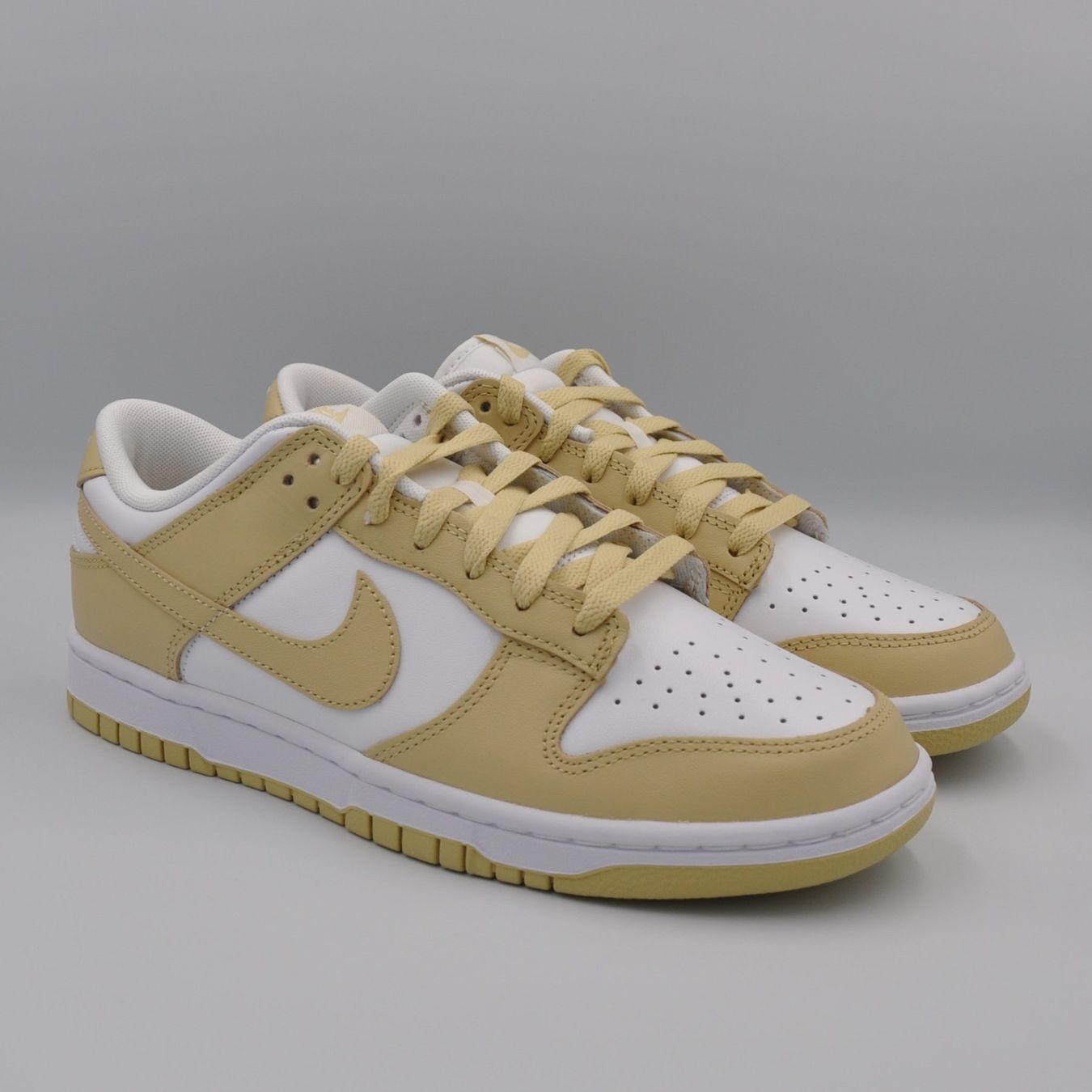 Nike Scarpe da uomo: Nike Dunk Low Team Gold  44 – Nuovo e nell'imballaggio originale da Bern venduto da SneakerheavenLT 1