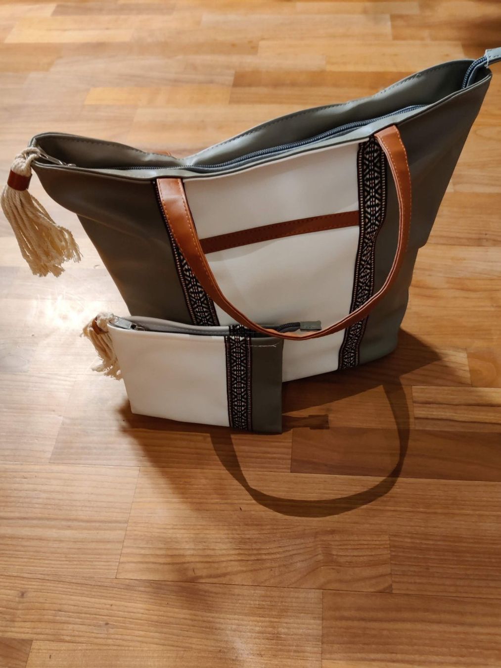 Borse: Handtasche mit passender kleiner Clutch – Nuovo (secondo la descrizione) da Birmensdorf ZH venduto da Nebuliane 1