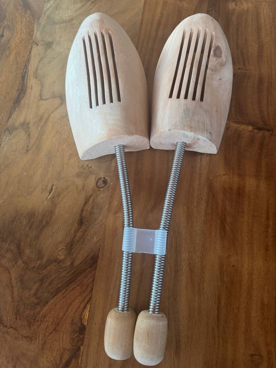 Herrenschuhe: Schuhspanner aus Holz  Gr. 44/45 – Gebraucht aus Ettenhausen TG von phi_2nym