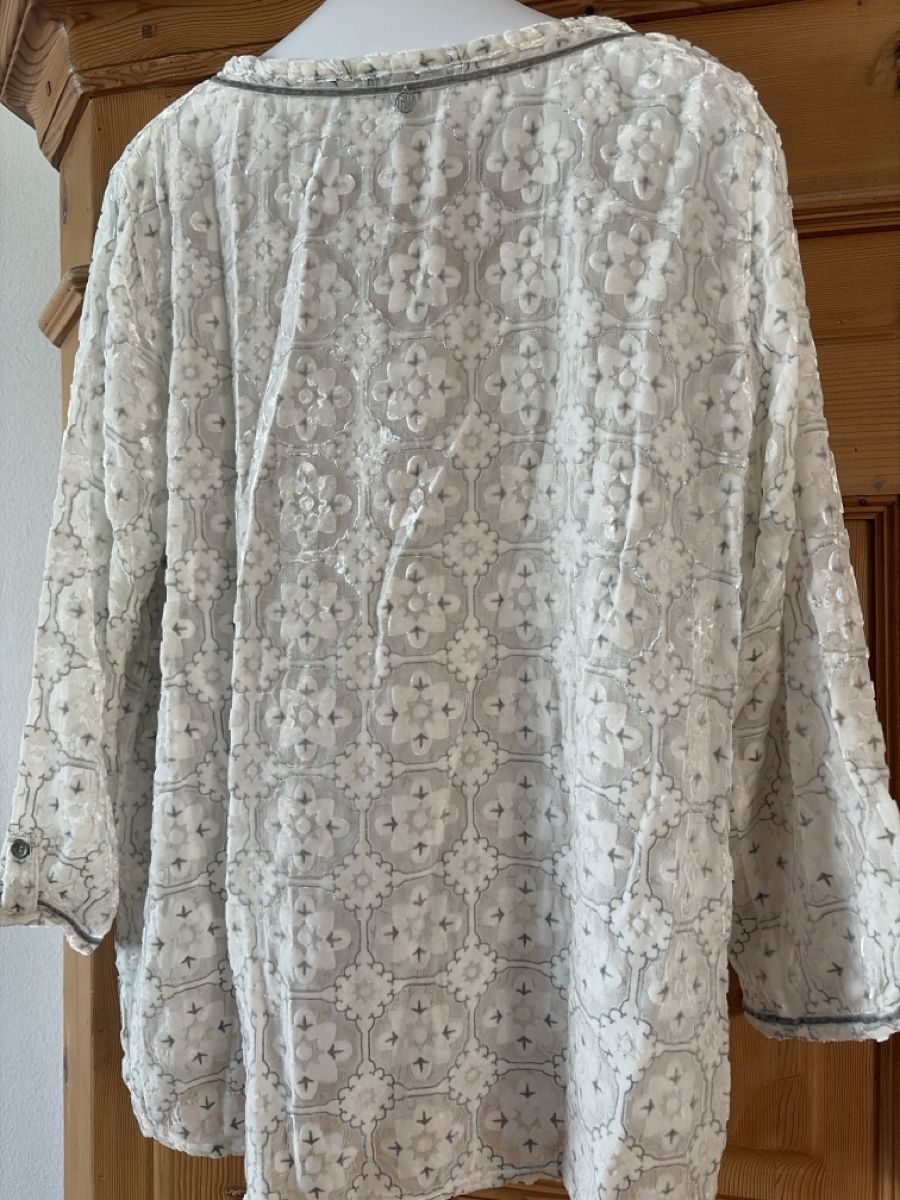 Nile Blusen: NILE Bluse mit Muster Grösse M neuwertig 80% Viskose – Neu (gemäss Beschreibung) aus Bassersdorf von mmo_gcx7 2