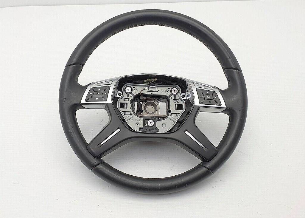 Toutes les pièces auto: Volant Mercedes classe C - W204 – D'occasion à Meyrin par oabr 3