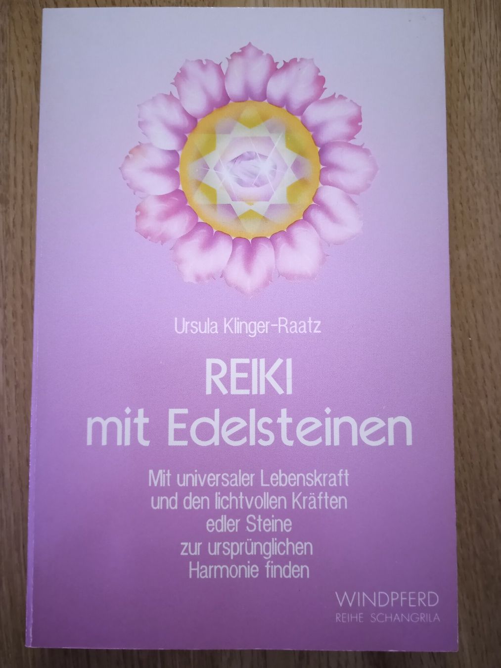 Libri: Reiki mit Edelsteinen Ursula Klinger-Raatz – Usato da Rothrist venduto da MaSa82