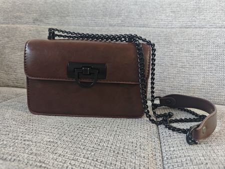 Brown Leather Crossbody Bag with Chain Detail 👜