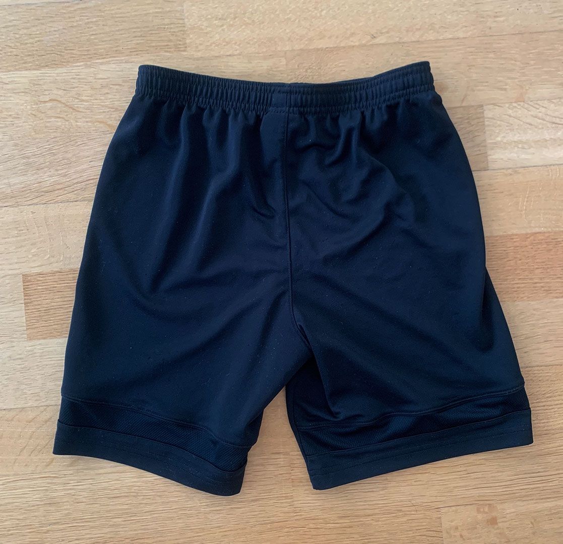 Nike Pantaloni: Nike Shorts Dri-FIT Academy – Usato da herrliberg venduto da flora8008 1