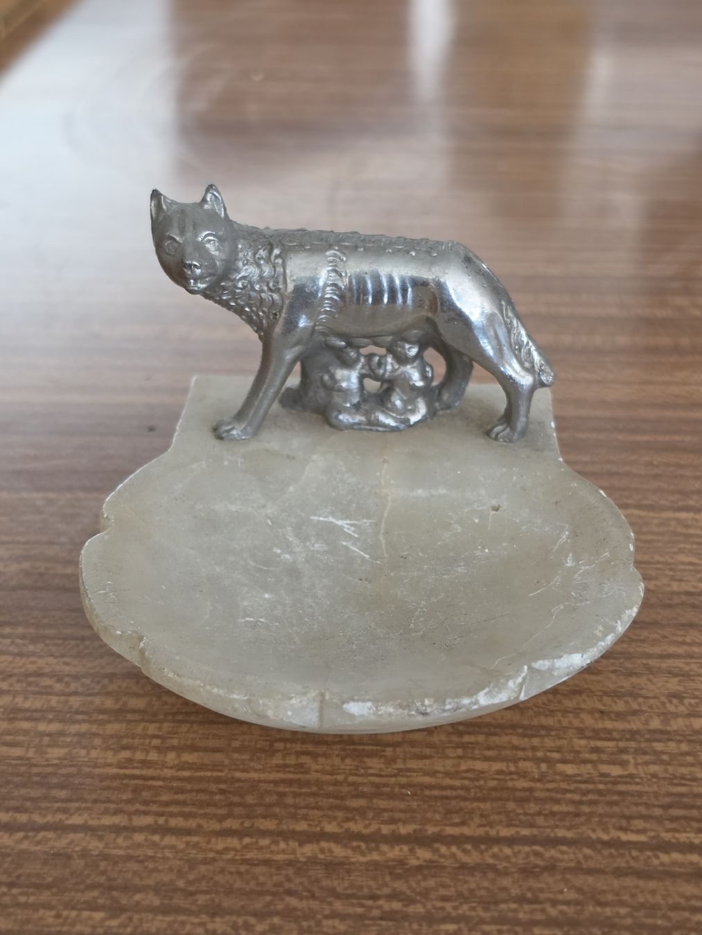 Portacenere: Aschenbecher mit Wolf und Romulus und Remus Figur – Usato da Mettlen venduto da elios0888