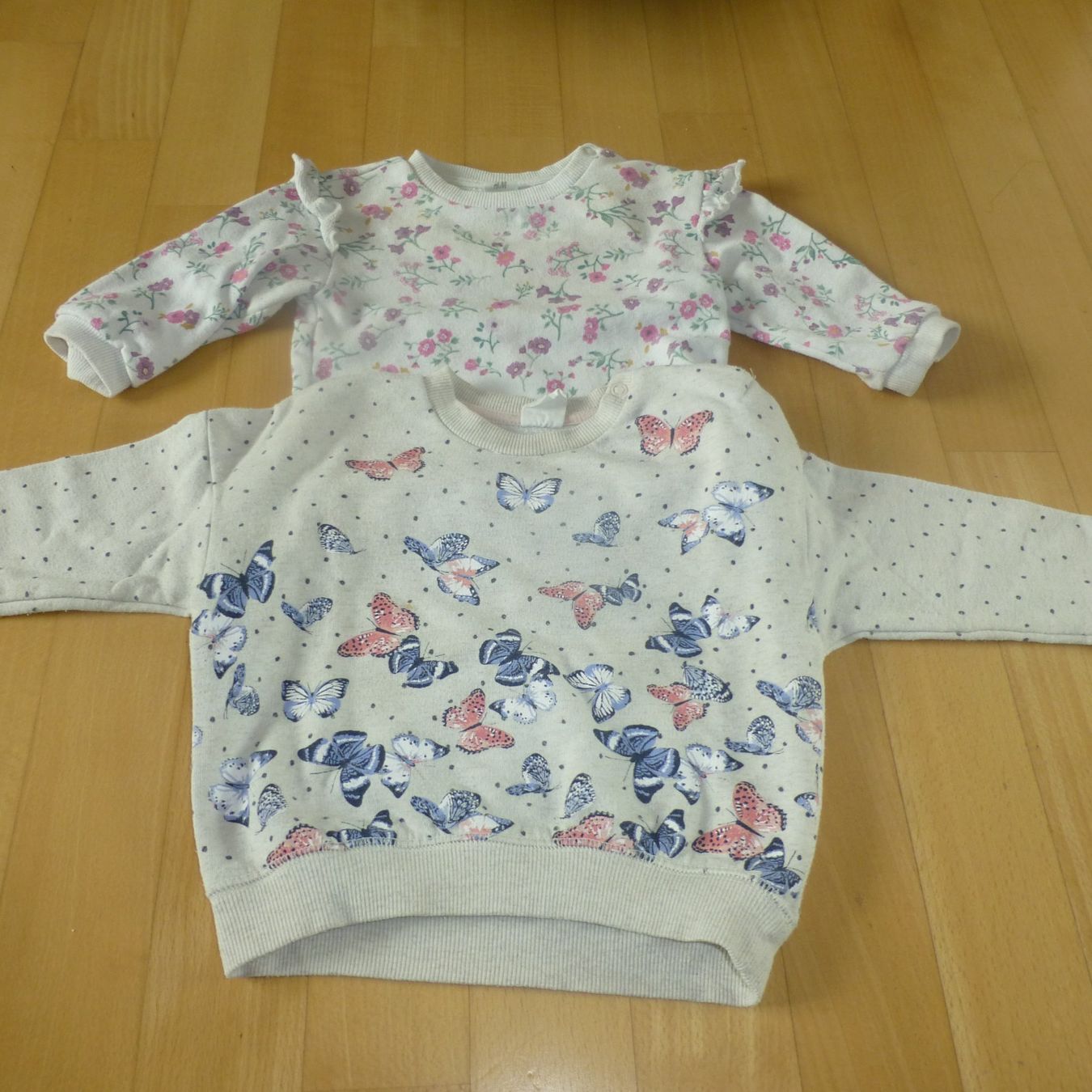 H&M Lotti & Set di vestiti: 3 x Baby-Mädchen Pullover H&M – Usato da Hergiswil NW venduto da annettelia