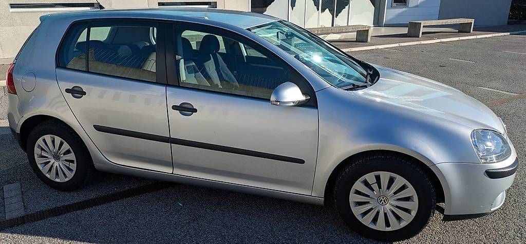 Automobili: VW Golf 1.6 Comfortline - benzina – Usato da Morbio Inferiore venduto da mar_v8ry 1