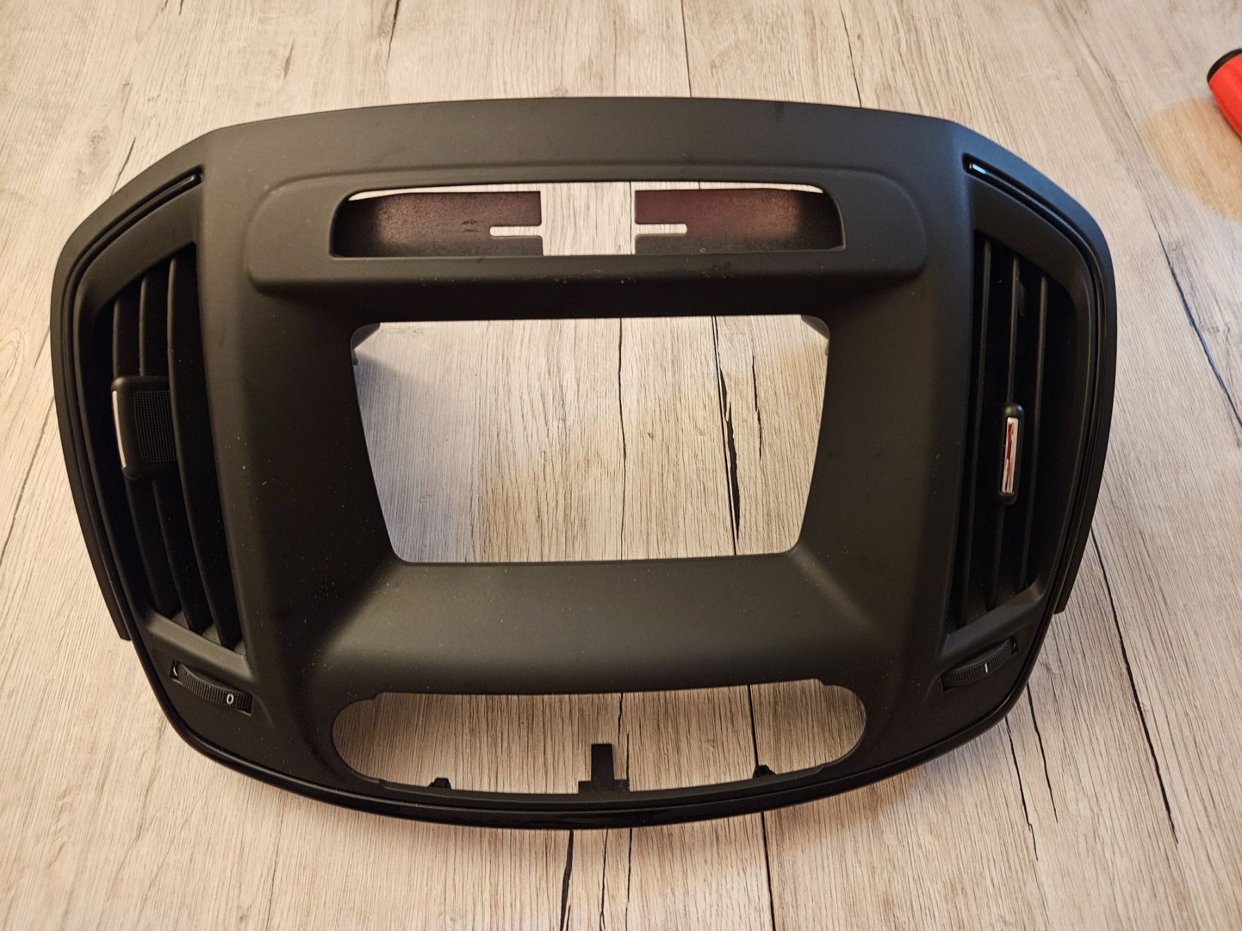 Opel Tutti pezzi di ricambio auto: Opel insignia 2014 mk1 Autoradio Rahmen – Usato da Greifensee venduto da Tatau_Batterien
