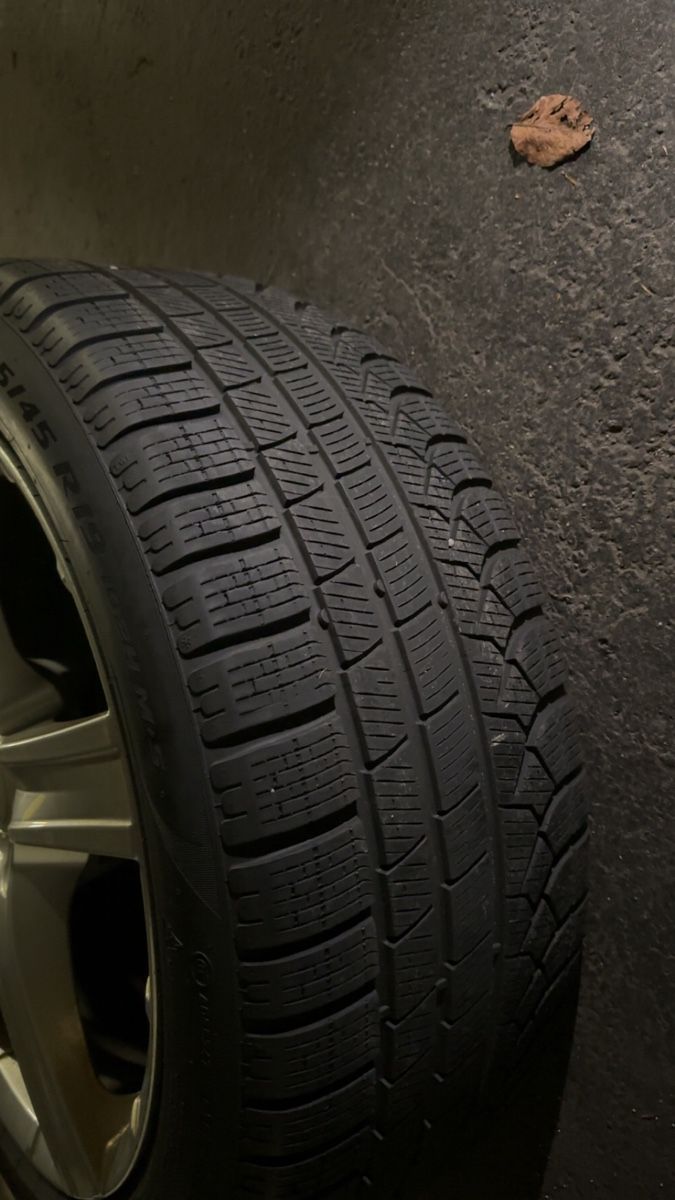 Pneumatici & Ruote complete: 245/45/19 Winterräder – Usato da Rüti ZH venduto da Audi333. 3