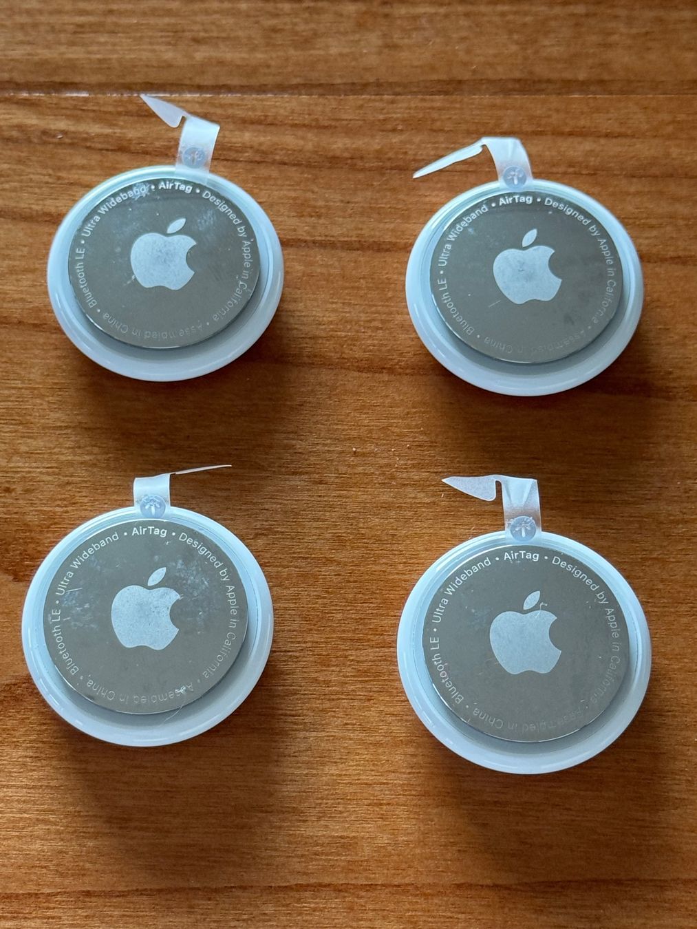 Apple Handys / Smartphones: Apple AirTag 4 Pack (Version 1) - NEU – Neu und originalverpackt aus Forch von Artsale 2
