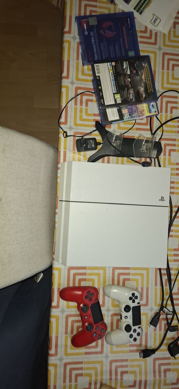 Sony Konsolen: PS 4 – Gebraucht aus Suhr von kan_2jft 1