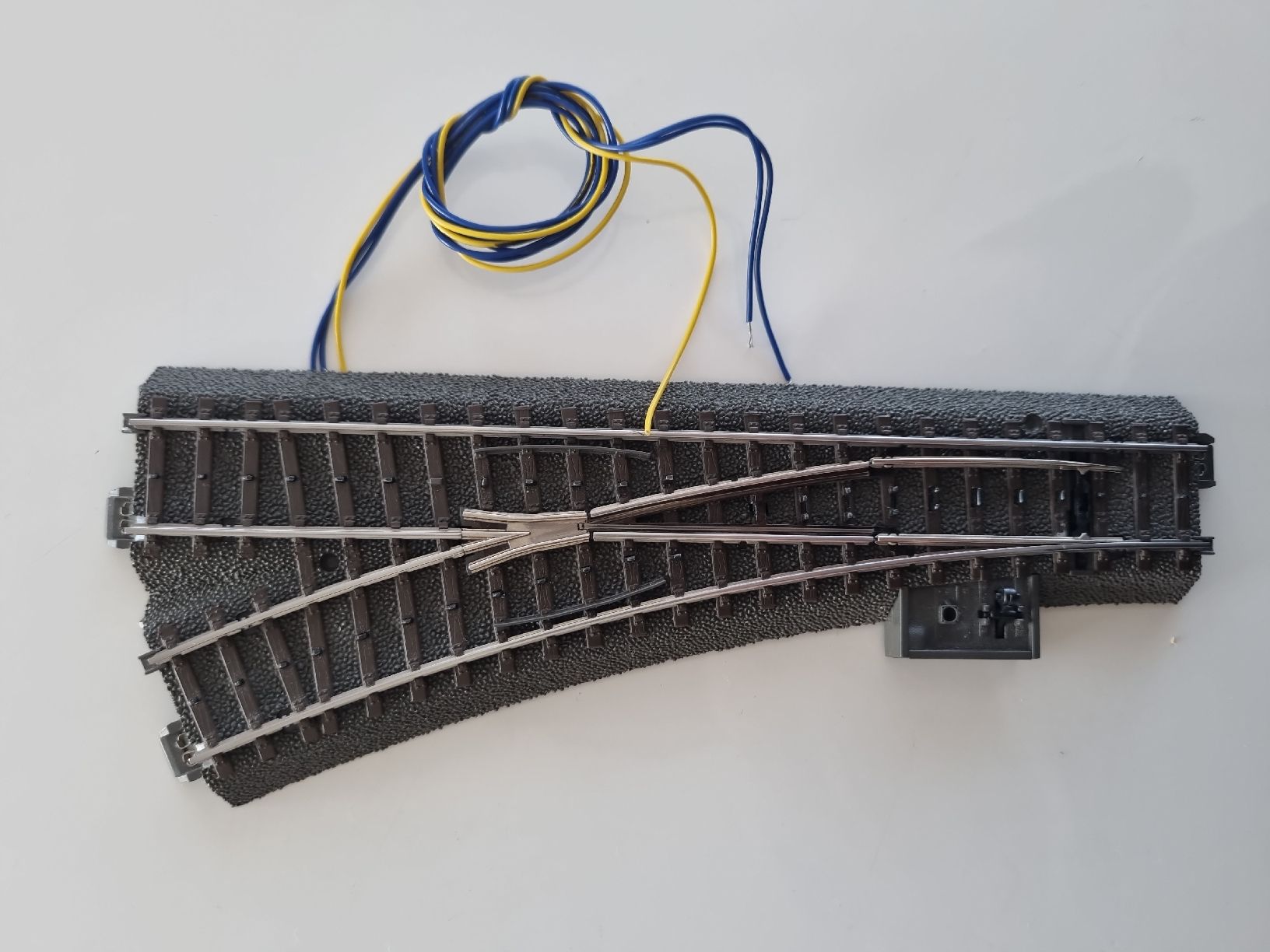 Märklin Modellini di ferrovie: Märklin C-Gleis Elektroweiche H0 WS – Usato da Zürich venduto da nibadi