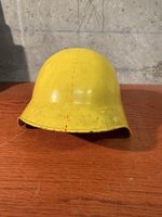 Casque de chantier vintage jaune - Sécurité assurée!