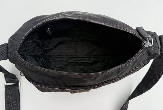 Prada Taschen: Prada Nylon vintage shoulder bag – Gebraucht aus Epalinges von MyVintageWorld 4