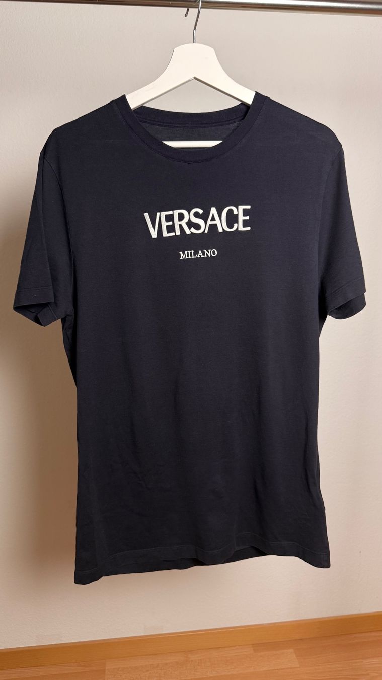 T-shirt: Versace T-Shirt – Nuovo (secondo la descrizione) da Burgdorf venduto da ime_f9f6