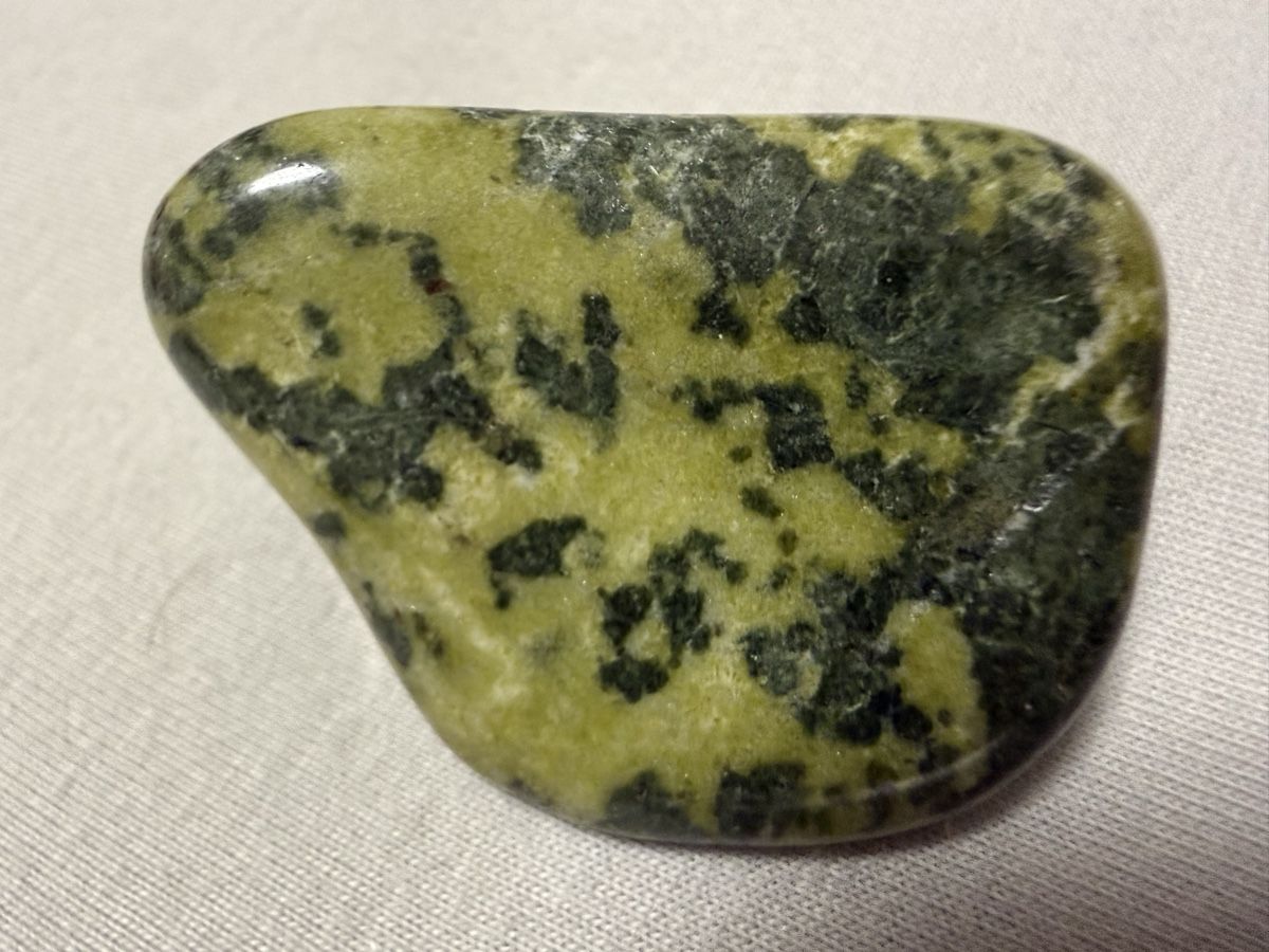Mineralien & Heilsteine: Jade nefrit – Gebraucht aus Oberhof von RealStone 2