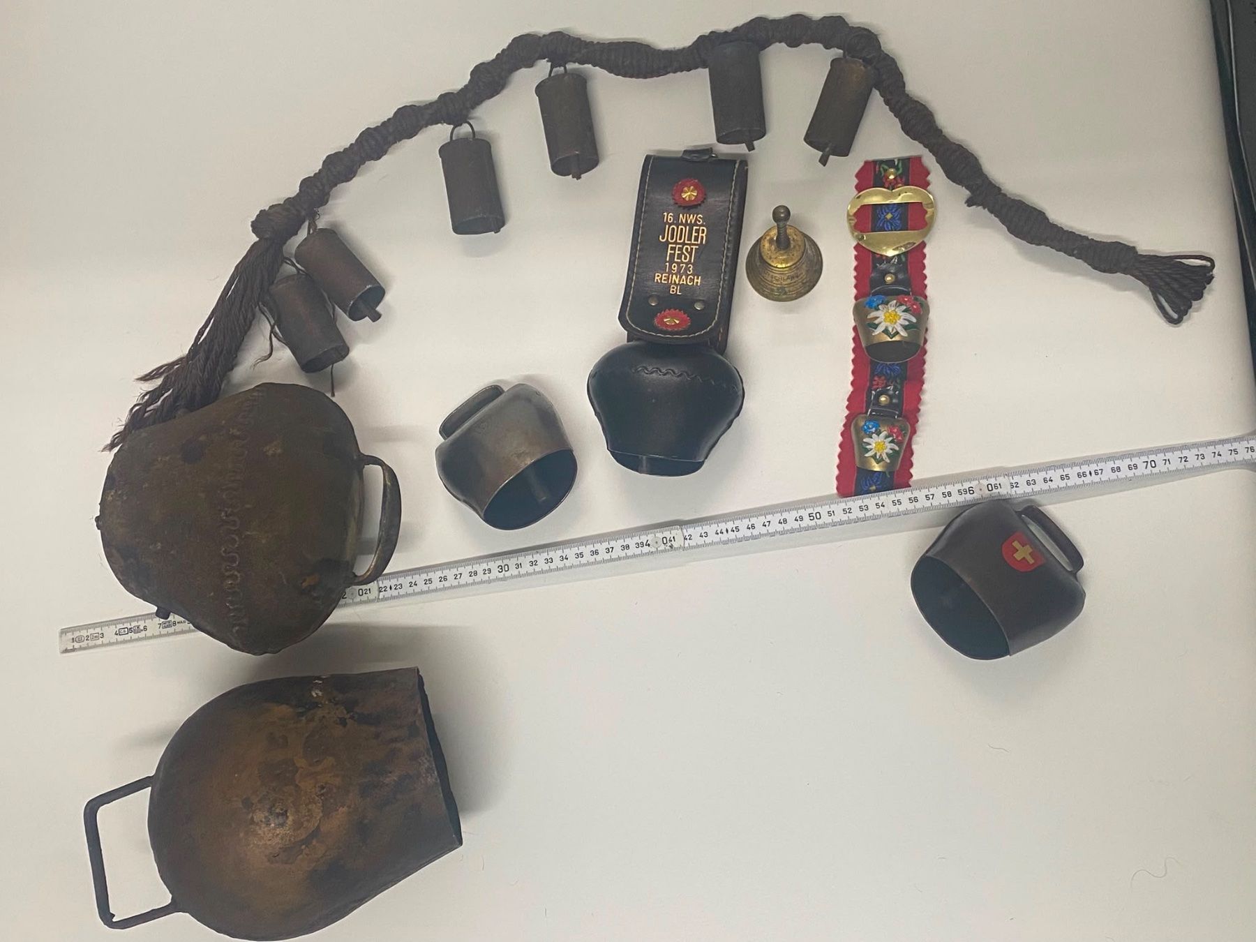 Campanacci mucche: Grosses LOT alte Glocken Kuhglocken – Usato da Dübendorf venduto da lan1808