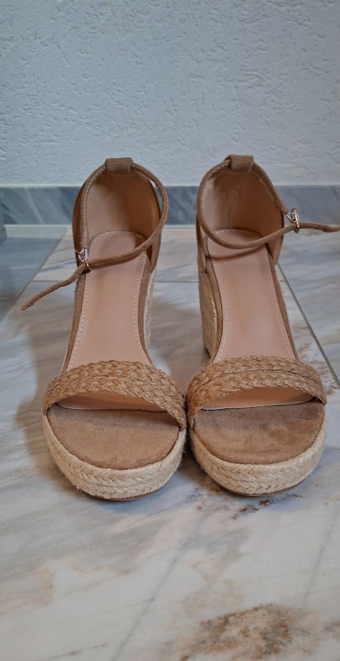 Damenschuhe: Keilsandalen Grösse 38, beige – Neu und originalverpackt aus Obermumpf von Sia1970 2