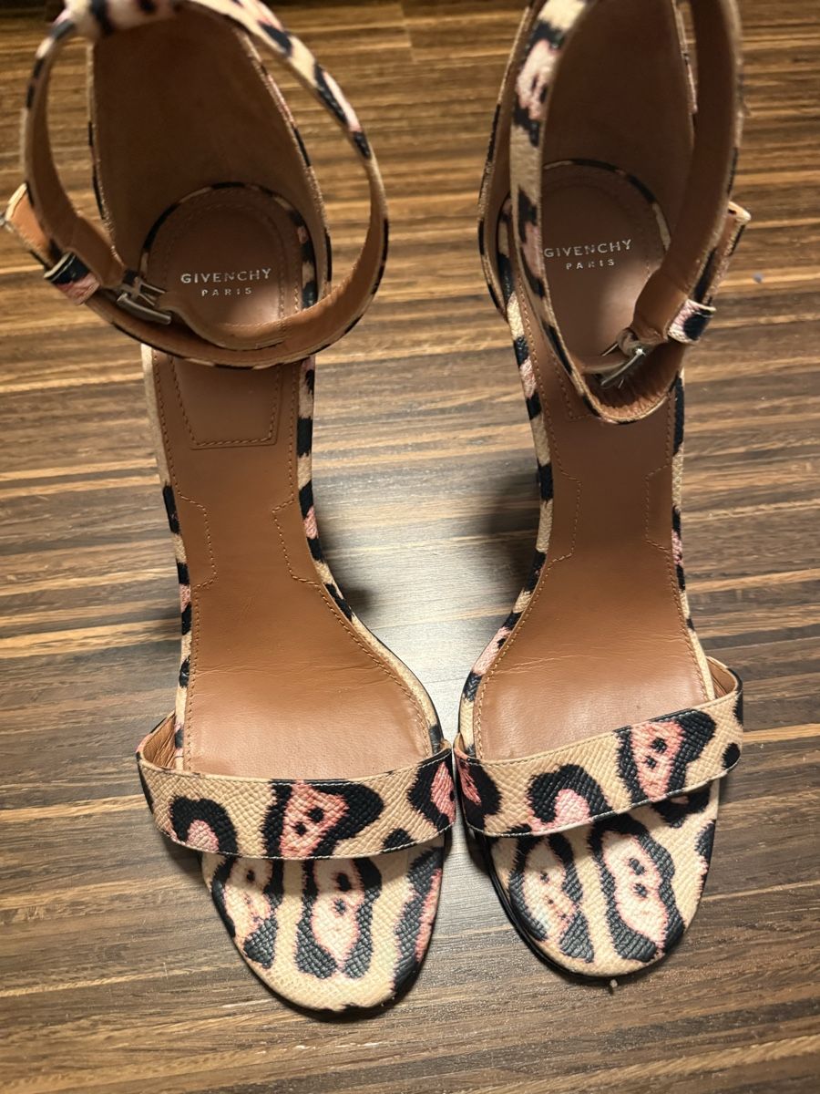Givenchy Scarpe da donna: Givenchy Leopard Print Infinity Sandalen – Usato da Zollikon venduto da snowflake10- 1