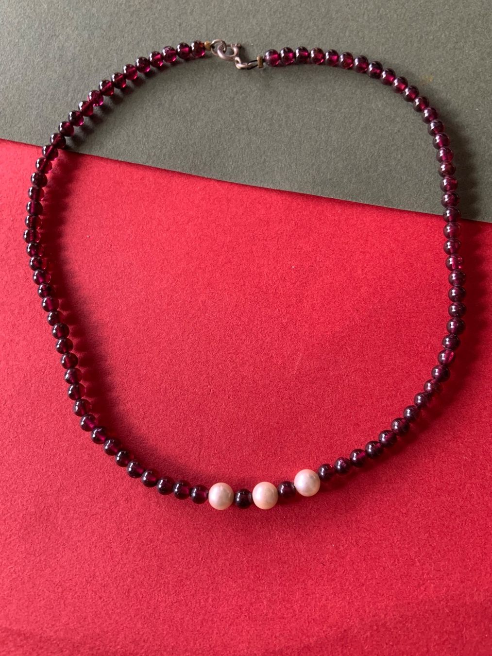 Catenine: Steinketteli rot mit 3 Perlen (40cm) – Usato da Laufen venduto da Bellebellezza 6