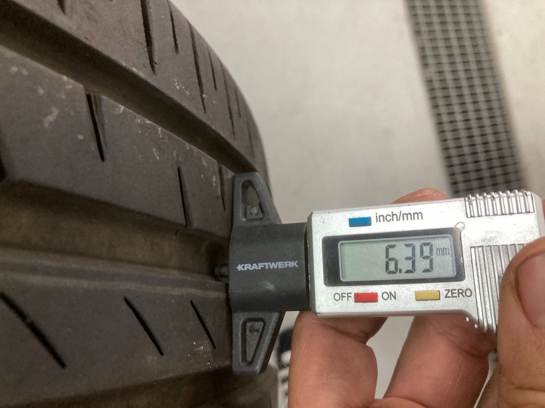 Continental Pneus & Kompletträder: 205/55R16 Sommerpneu Continental – Gebraucht aus Cham von WB2223 6