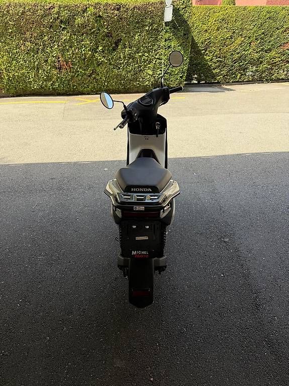 Scooter: Honda EM1E + Chargeur  – Usato da Lausanne venduto da Arhcos 2