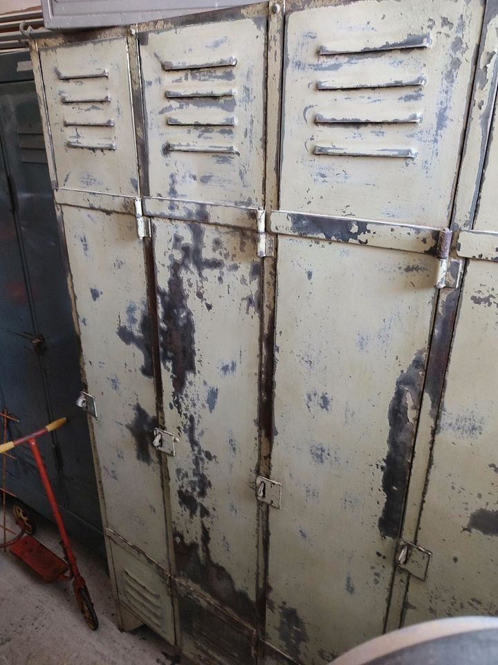 Schränke: SCH305 Antike Metalspind Blechschrank Locker Cabbin – Gebraucht aus kraiburg am inn von Vintage-Living 3