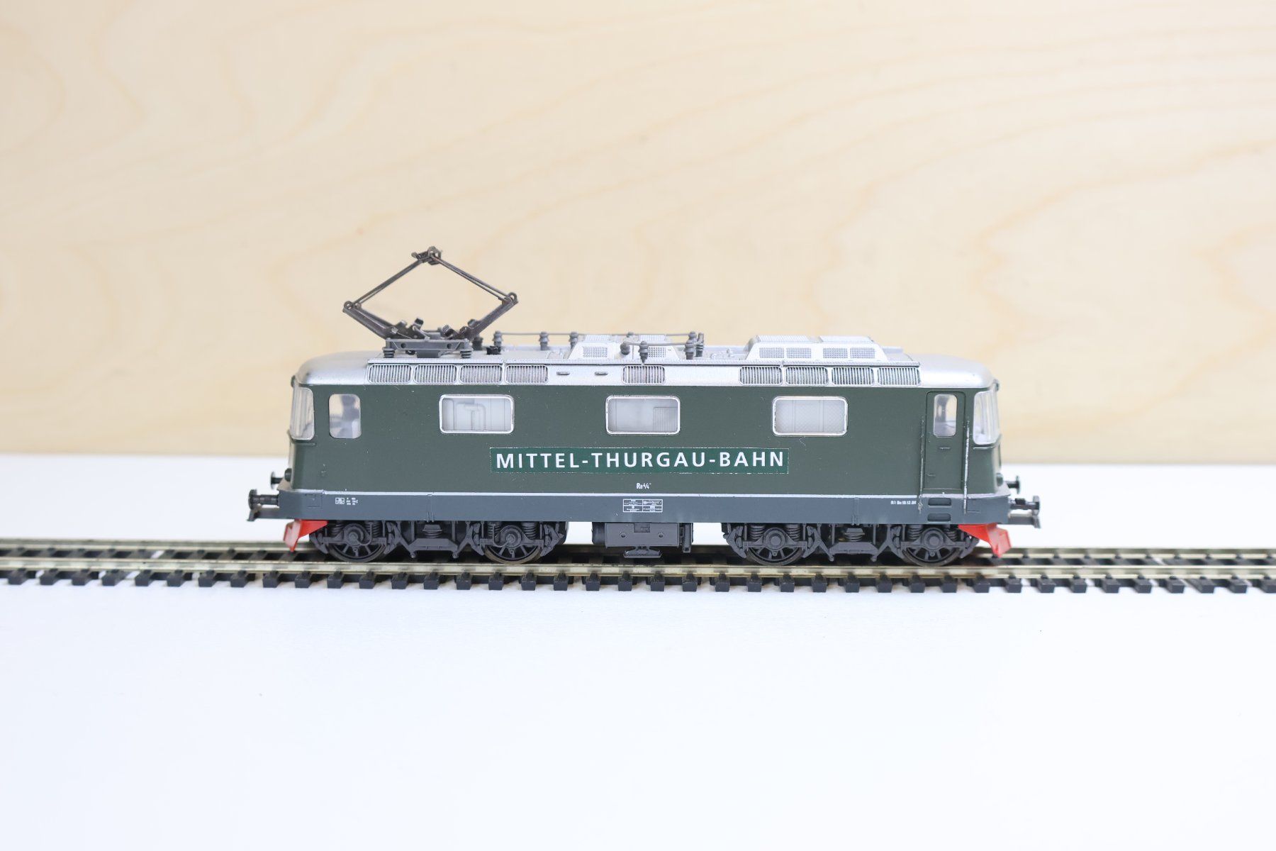 Lima Modelleisenbahnen: Lima SBB Re 4/4 E-Lok - Mittel Thurgau Bahn - H0 DC – Gebraucht aus Winterthur von Monstera 1