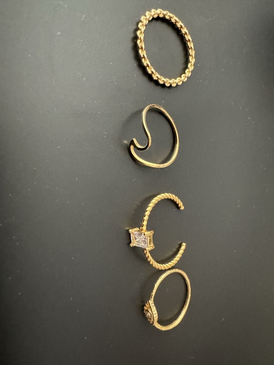 Altri gioielli: Diverse Ringe zum Stacken mit Goldlackierung – Usato da Brüttisellen venduto da tinaD_ 2