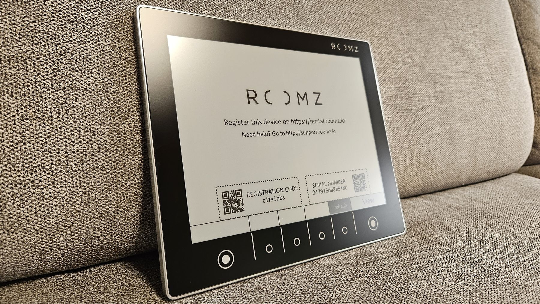 ROOMZ Display – Digitales Raumbuchungsdisplay – Neuwertiger (Neu ...