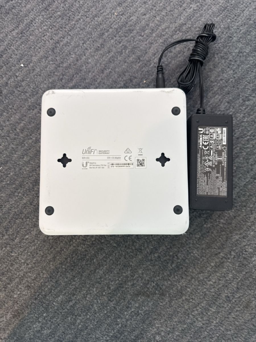 Ubiquiti Modem & Router: Unifi Security Gateway – Usato da Arosa venduto da Aram01 3