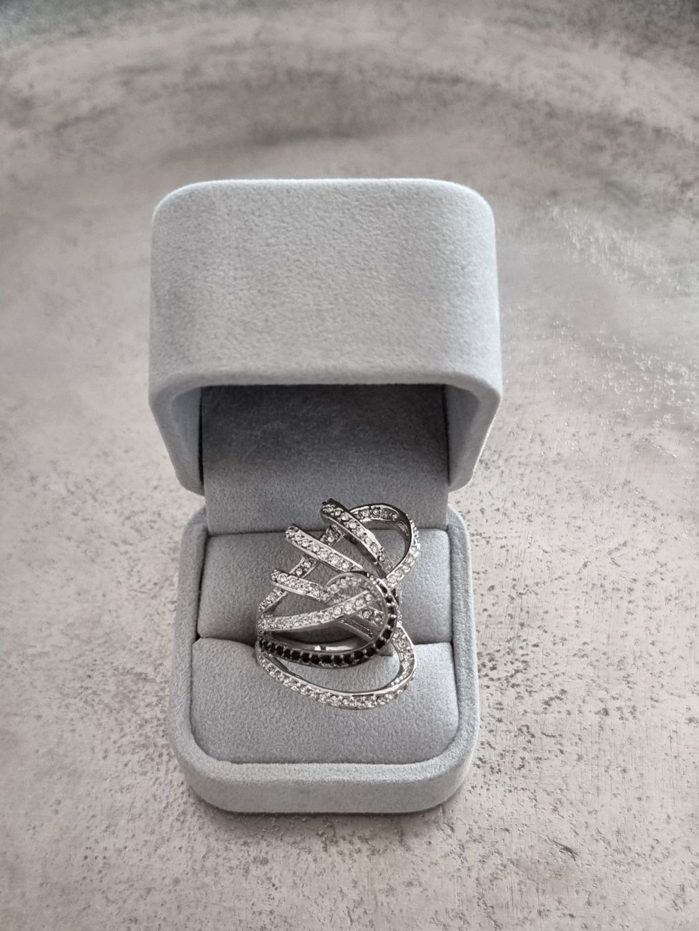 Swarovski Anelli: Ring-versilbert,schw./weiss/Swarovski – Nuovo e nell'imballaggio originale da Frauenfeld venduto da Bleeddragon