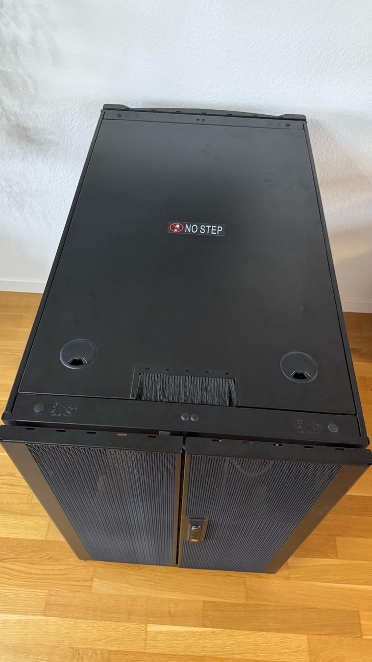 Apc Racks & Cavalletti: Rack - APC NetShelter (SX Cabinet) – Nuovo (secondo la descrizione) da Henggart venduto da Welcome04 7