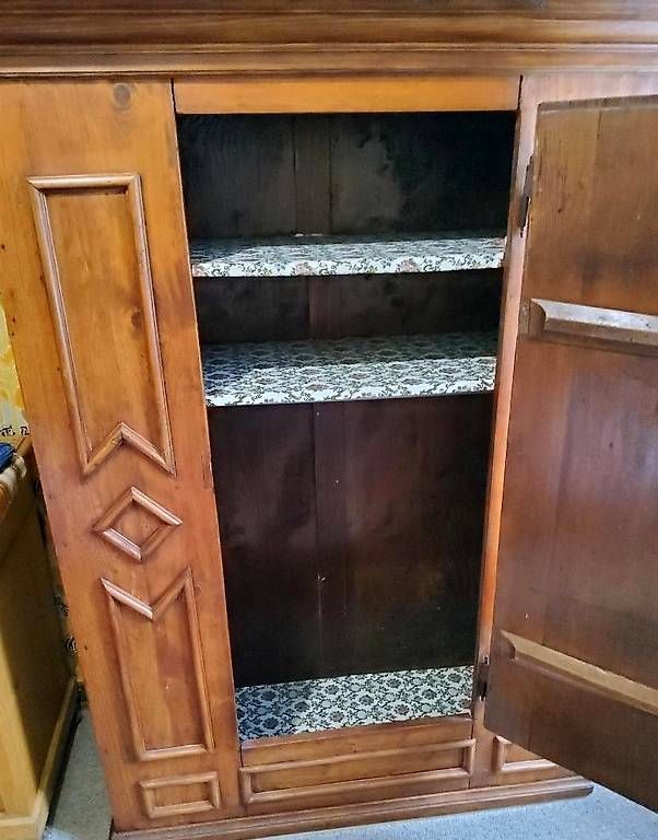 Armadi: Schöner Antiker Schrank in Basel – Usato da Basel venduto da Palmenland 2