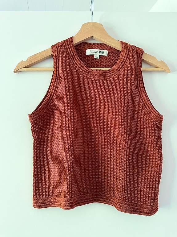 Tops: UNIQLO Top rostfarben – Gebraucht aus Tägerwilen von lea_vs97
