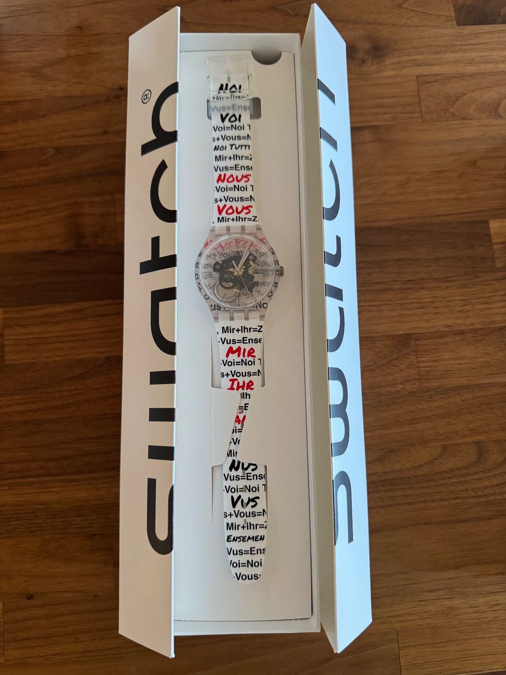 Swatch Orologi: Swatch Aktionärsuhr 2026 – Nuovo e nell'imballaggio originale da Baar venduto da MoonLanding