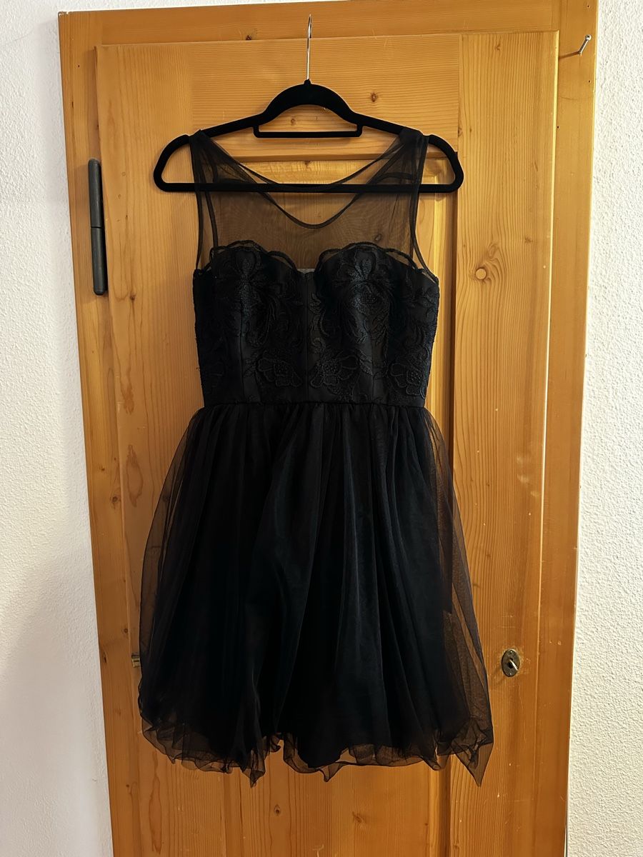 Vestiti: Schickes, kurzes, schwarzes Tüllkleid – Usato da Tiefencastel venduto da Dariaca