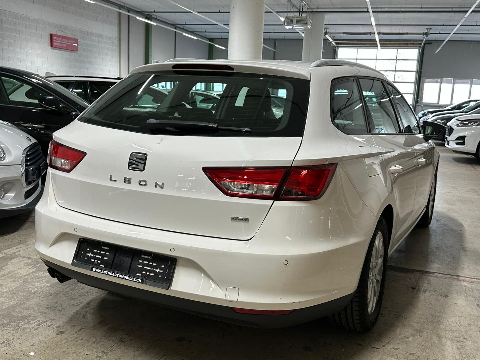 Seat Automobili: SEAT Leon ST 1.6 TDI Style 4Drive – Usato da Aclens venduto da sobacopeludo 1