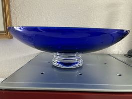 Glasschale in intensivem Kobaldblau.