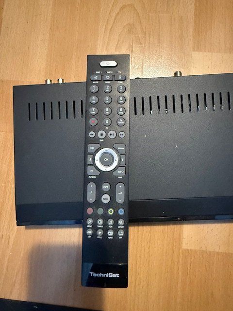 Technisat Ricevitori: TechniStar S1 HD Receiver mit Fernbedienung – Usato da Zürich venduto da einalemjena 4