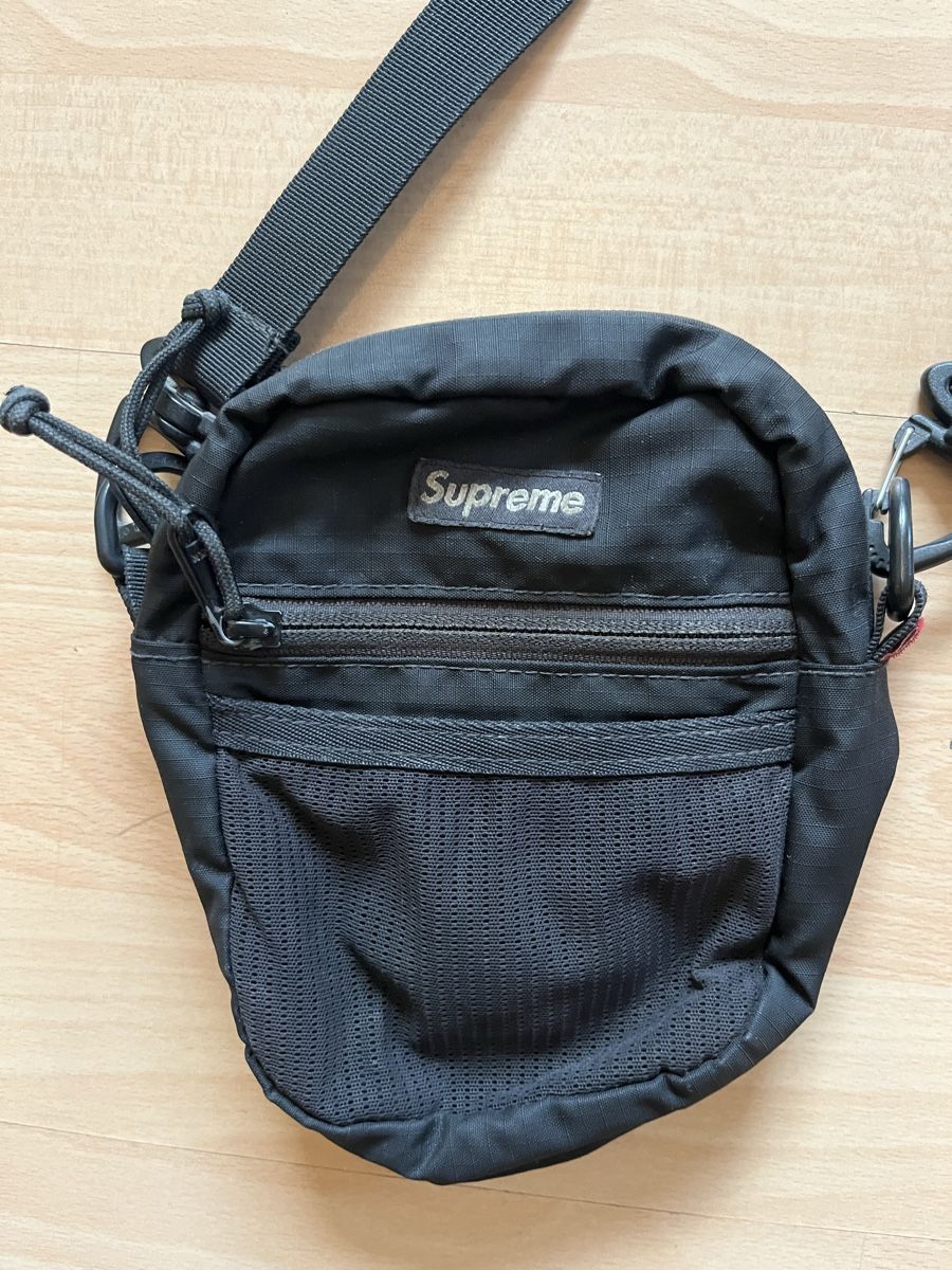 Supreme Sacs: Supreme Seitentasche - Schwarz – D'occasion à Zürich par lucasasap