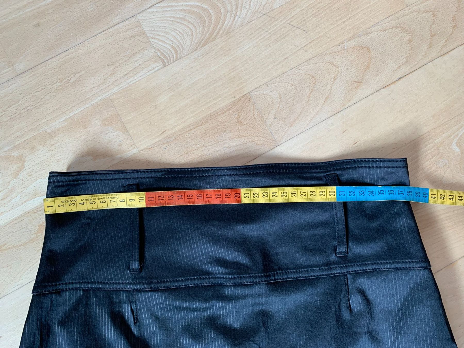 Sisley Röcke: SISLEY Damen Rock, ca. Gr. 38, Schwarz/Glanz – Gebraucht aus Worb von farben20zauber 5
