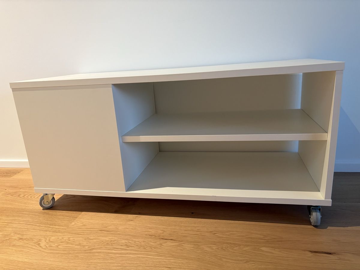 Ikea Meubles TV: IKEA TV-Möbel mit Rollen – D'occasion à Rombach par lucamattei