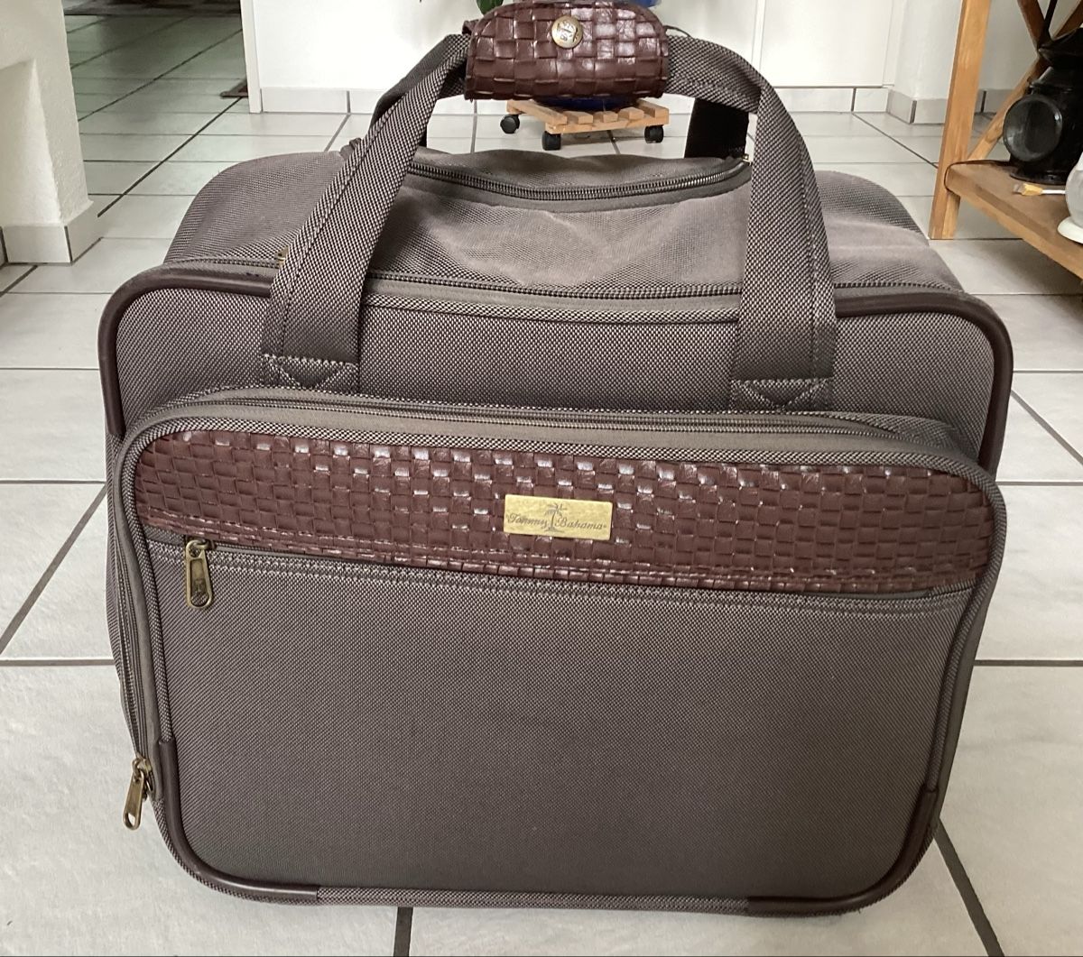 Valigie: Tommy Bahamas Handgepäck Koffer – Usato da Buchberg venduto da LA4EEE