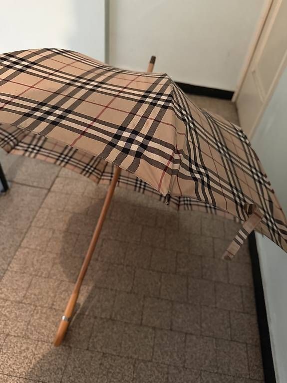 Ombrelli: Ombrello Burberry  – Usato da Muralto venduto da locarno6601 1