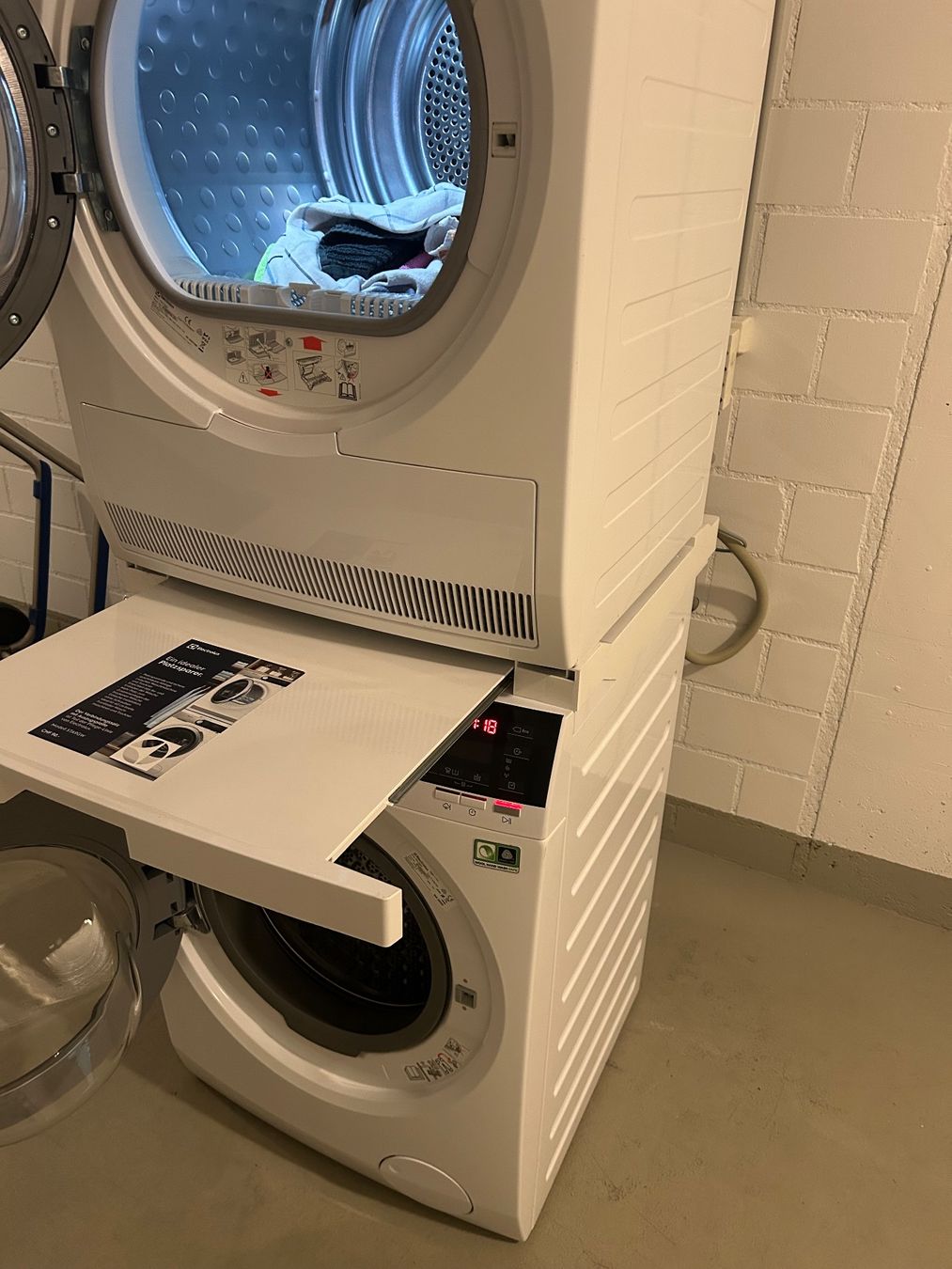 Electrolux Lavatrici: Waschturm Electrolux – Usato da Zürich venduto da Barca10 2
